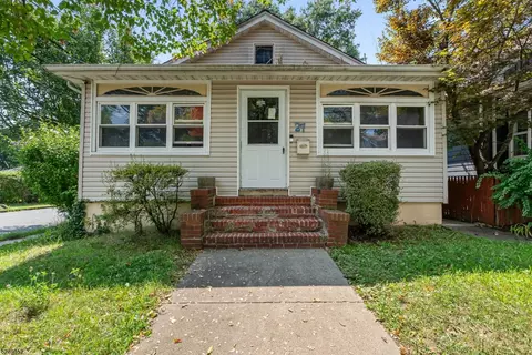 27 Tuscan St, Maplewood, NJ 07040