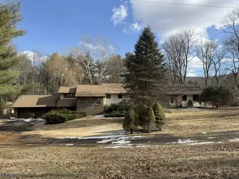 107 Scudders Rd, Sparta, NJ 07871