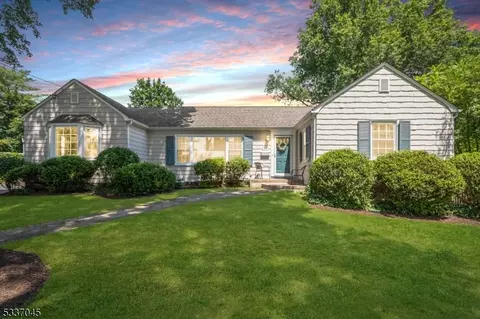 24 Dogwood Ln, New Providence, NJ 07974