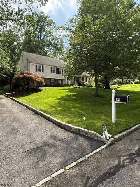 54 Chimney Ridge Dr, Morristown, NJ 07960