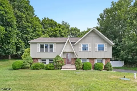 9 Green Apple Ct, Sparta, NJ 07871