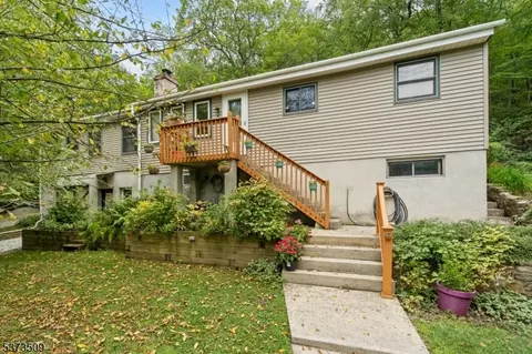 27 Mountain Trl, Sandyston, NJ 07826