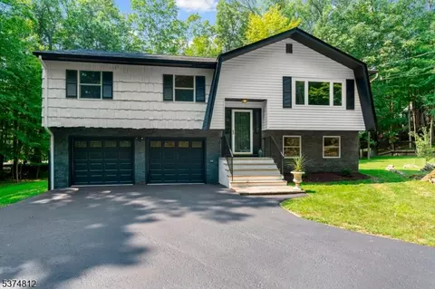 207 Mcpeek Rd, Lafayette, NJ 07848