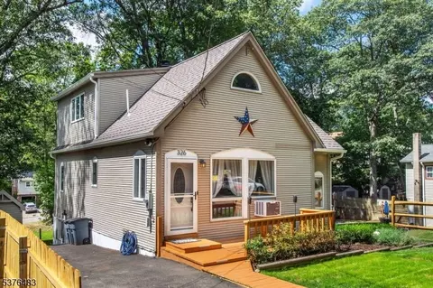 326 Elmira Trl, Hopatcong, NJ 07843