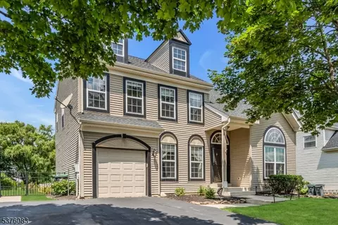 57 Byron Dr, Phillipsburg, NJ 08865