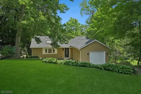 144 Highland Lakes Rd, Vernon Twp, NJ 07422