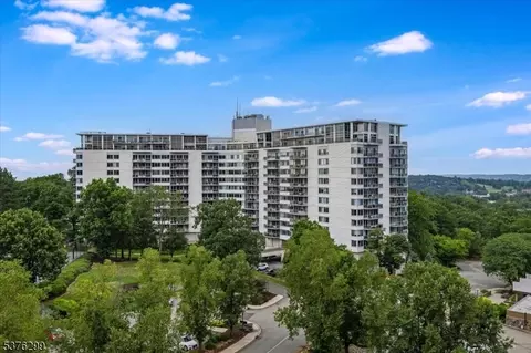 2 Claridge Dr #6LW, Verona, NJ 07044