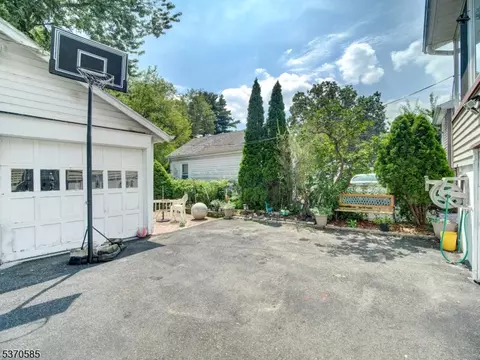 Exterior - 73 S Maple Ave, Springfield, NJ 07081 photo 3 of 7