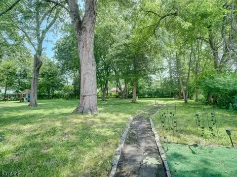 Exterior - 73 S Maple Ave, Springfield, NJ 07081 photo 5 of 7