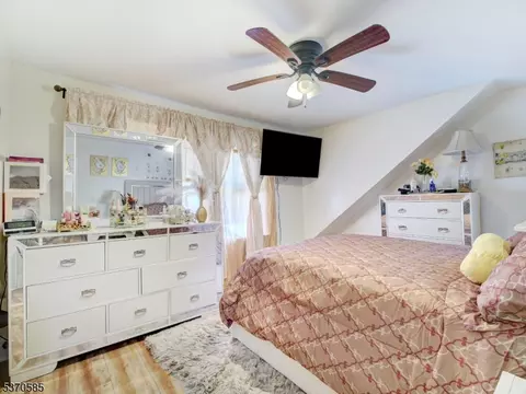 Bedroom - 73 S Maple Ave, Springfield, NJ 07081 photo 2 of 4