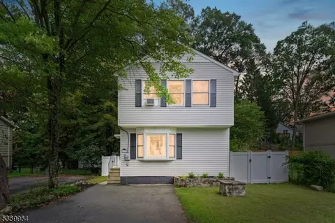 33 Williams Trl, Hopatcong, NJ 07843