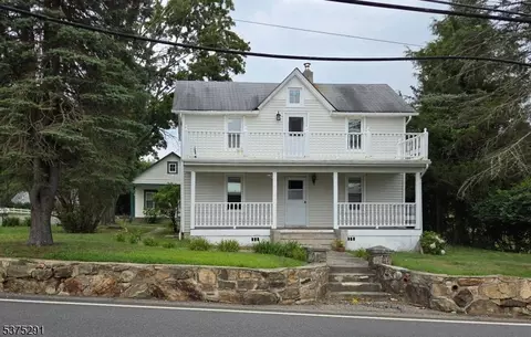 310 Espanong Rd, Lake Hopatcong, NJ 07849