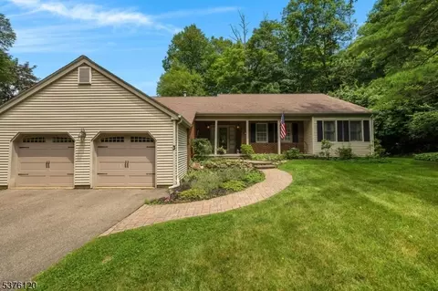 3 Sandpiper Dr, Hackettstown, NJ 07840