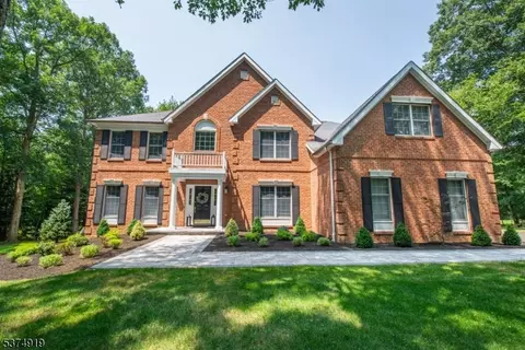 36 Ascot Dr, Washington Twp, NJ 07853