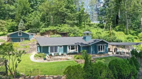 5 Ironia Rd, Flanders, NJ 07836