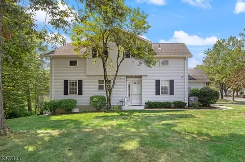 28 Coachlight Dr, Chatham Twp, NJ 07928