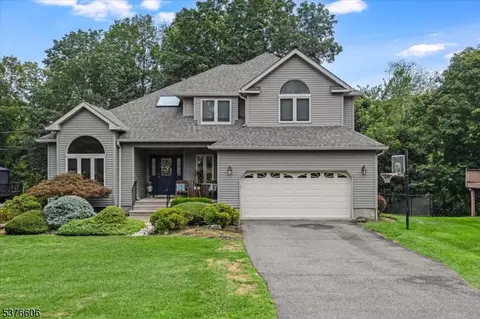 5 W Elro Dr, Oak Ridge, NJ 07438