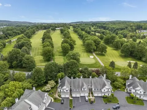 15 Pinehurst Cir, Annandale, NJ 08801