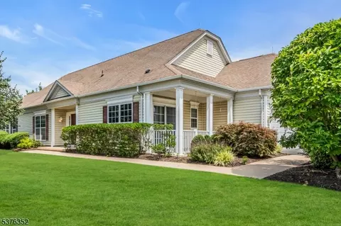 106 Stone Manor Dr, Somerset, NJ 08873