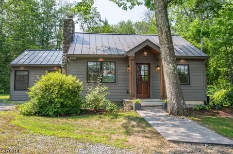 24 Lakeview Point Ave, Branchville, NJ 07826