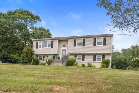 11 Meadow Ln, Hackettstown, NJ 07840
