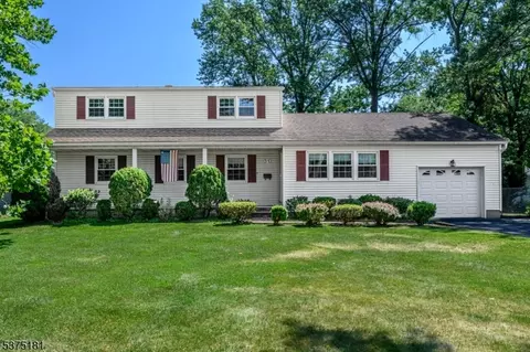 11 Glenn Ave, Green Brook, NJ 08812