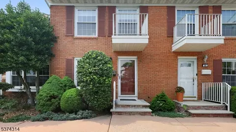 90 Wick Dr, Fords, NJ 08863