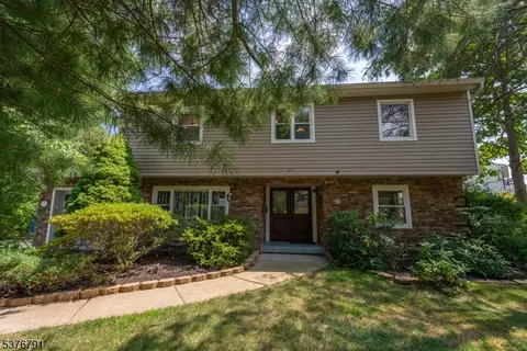 17 Clifford Dr, Wayne, NJ 07470