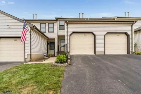 303 Larch Ct, Flemington, NJ 08822