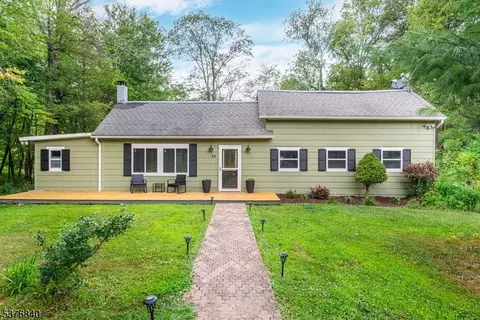 25 E Shore Lake Owassa Rd, Newton, NJ 07860