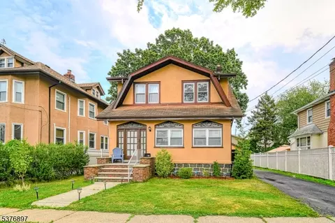 1128 Edgewood Ln, Fort Lee, NJ 07024