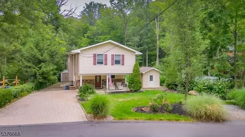 11 White Birch Trl, Stockholm, NJ 07460