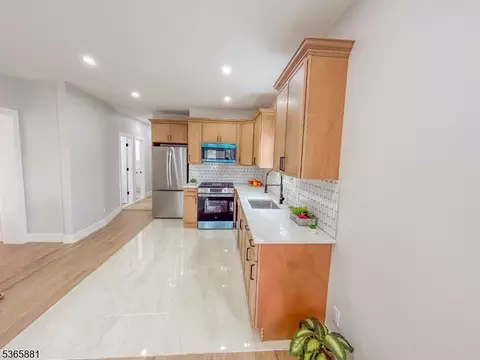 Entry Way - 413 E 9th Ave, Roselle, NJ 07203 photo 1 of 3