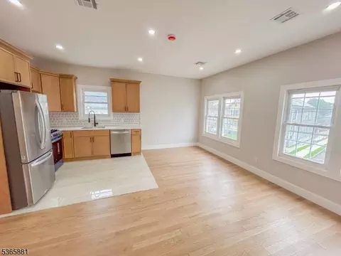 Living - 413 E 9th Ave, Roselle, NJ 07203 photo 5 of 5
