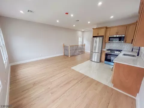 Living - 413 E 9th Ave, Roselle, NJ 07203 photo 4 of 5