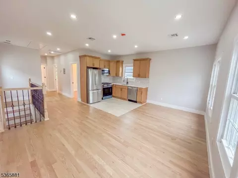 Living - 413 E 9th Ave, Roselle, NJ 07203 photo 3 of 5