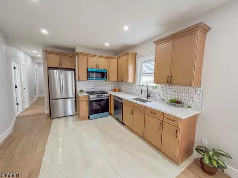 Entry Way - 413 E 9th Ave, Roselle, NJ 07203 photo 2 of 3