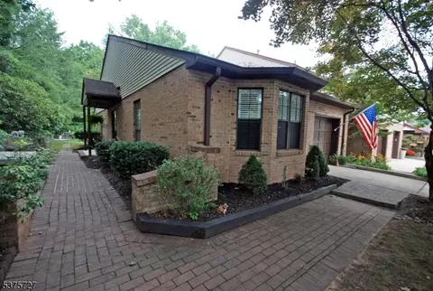 8 Amy Ct, Lebanon, NJ 08833