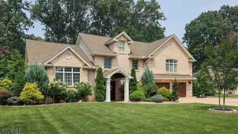 92 Hall Dr, Clark, NJ 07066