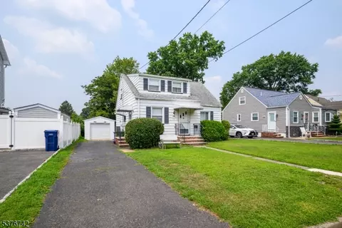 1717 Crescent Pkwy, Linden, NJ 07036