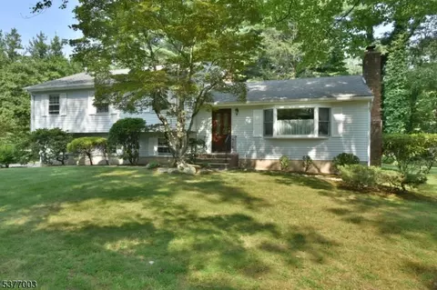 49 Plymouth Rd, Hillsdale, NJ 07642