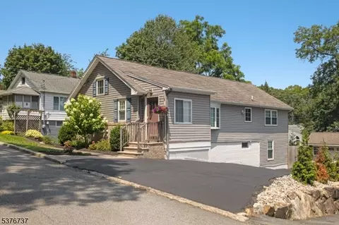 15 Hill Rd, Stanhope, NJ 07874