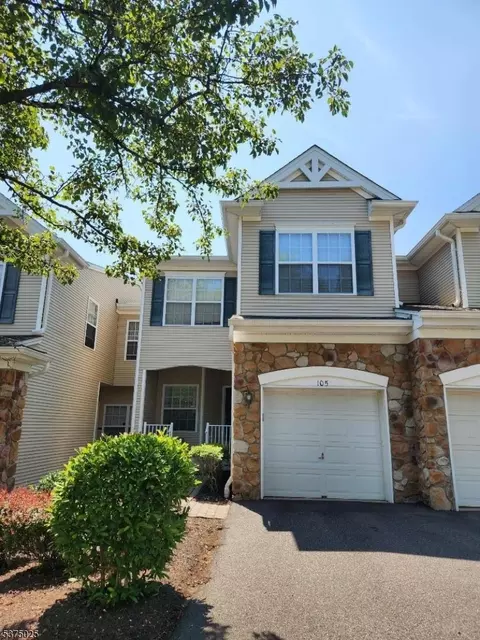105 Wallace Ct, Green Brook, NJ 08812