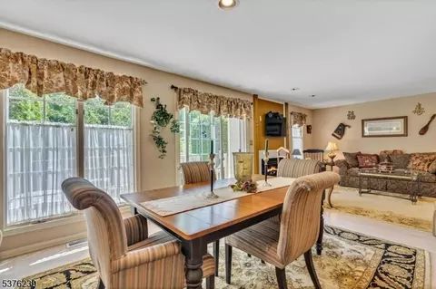 25 Birch Ln, Wayne, NJ 07470 photo 18