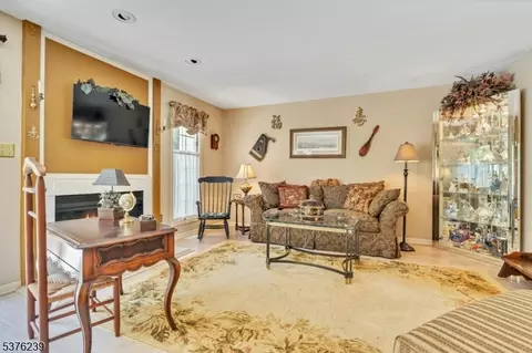 25 Birch Ln, Wayne, NJ 07470 photo 11