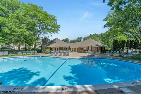 25 Birch Ln, Wayne, NJ 07470