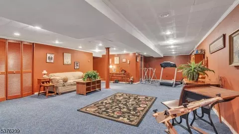 25 Birch Ln, Wayne, NJ 07470 photo 38