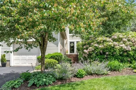 25 Birch Ln, Wayne, NJ 07470 photo 2