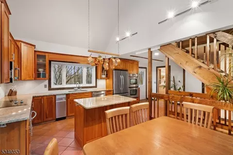 28 David Post Rd, Annandale, NJ 08801