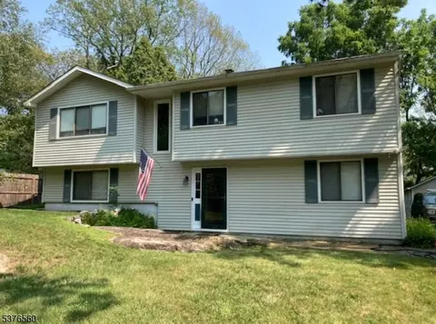 76 Woodland Dr, Vernon, NJ 07462
